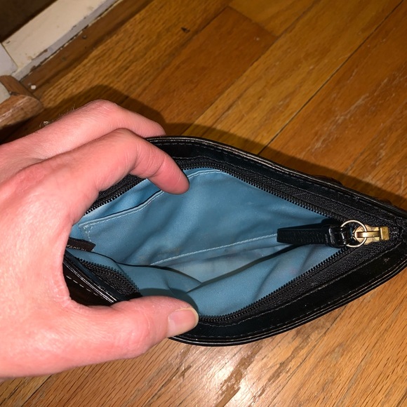 Coach black patent leather wristlet - Picture 4 of 4